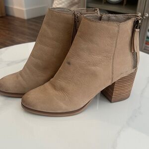 ALDO Women's Tan Ankle Boots. Size 9